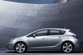  Opel Astra:  